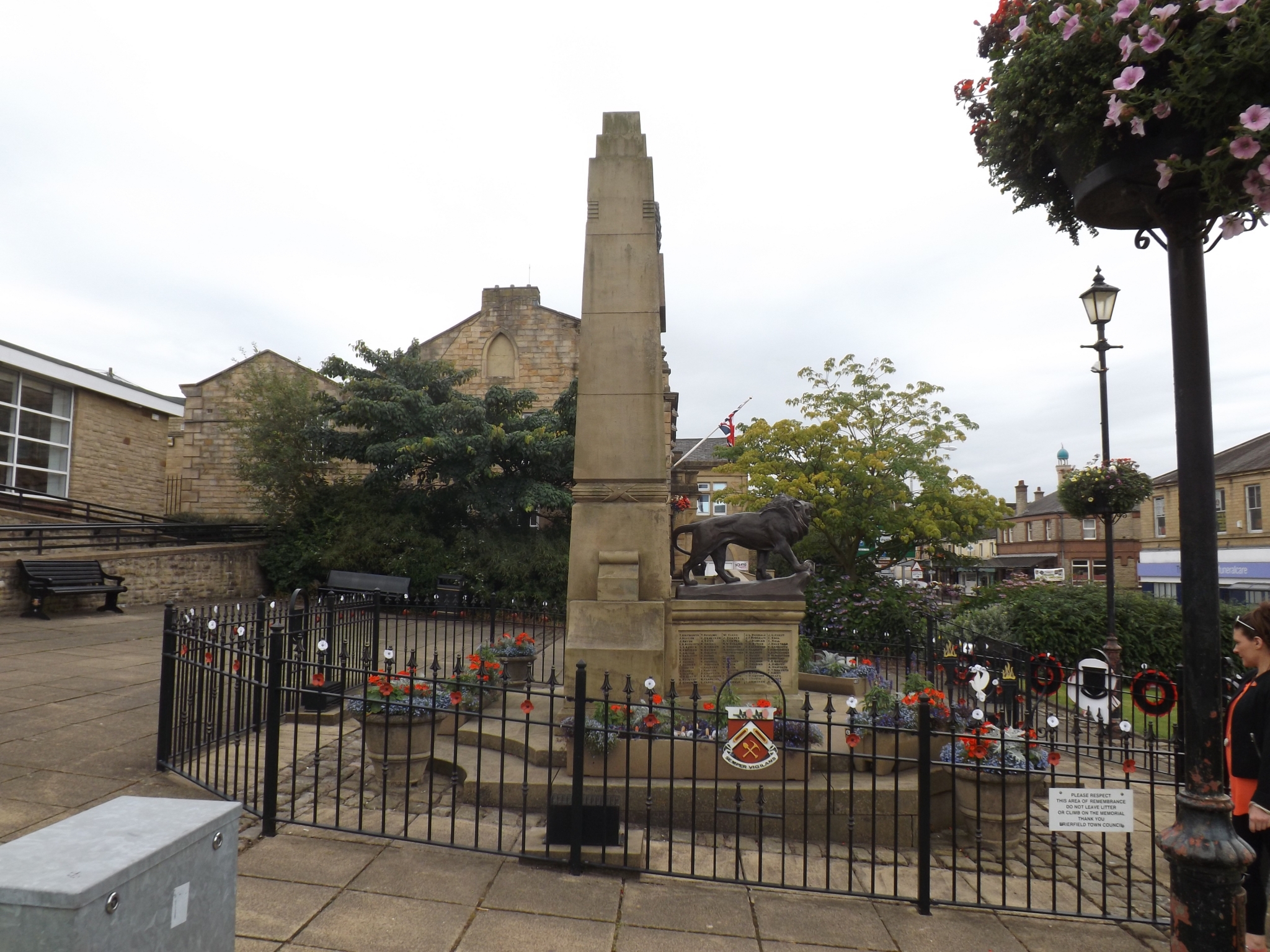 BRIERFIELD War Memorials Online